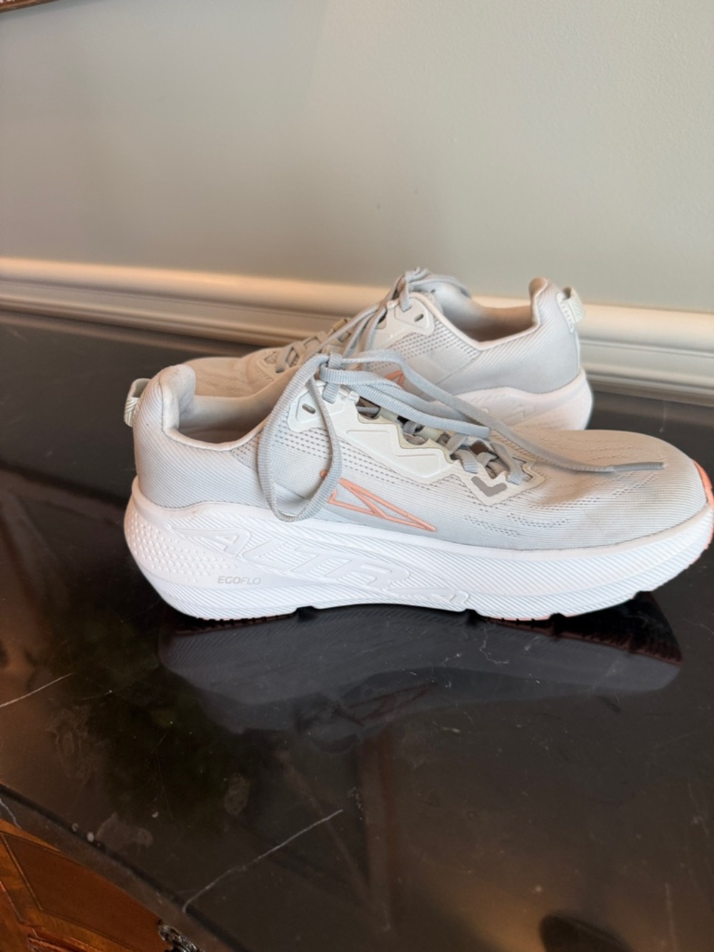 Altra Women’s FWD VIA White Sneakers with Blush Logo Accent, Size 7.5 - Picture 4 of 8